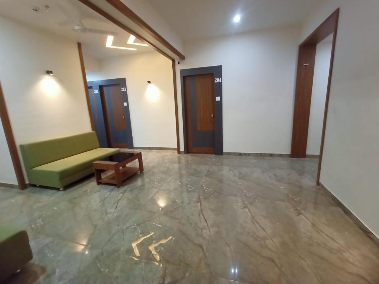 Hotel Crossview Palanpur 外观 照片