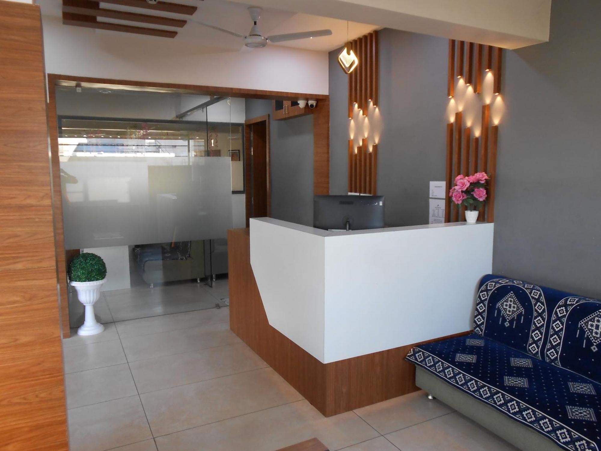 Hotel Crossview Palanpur 外观 照片