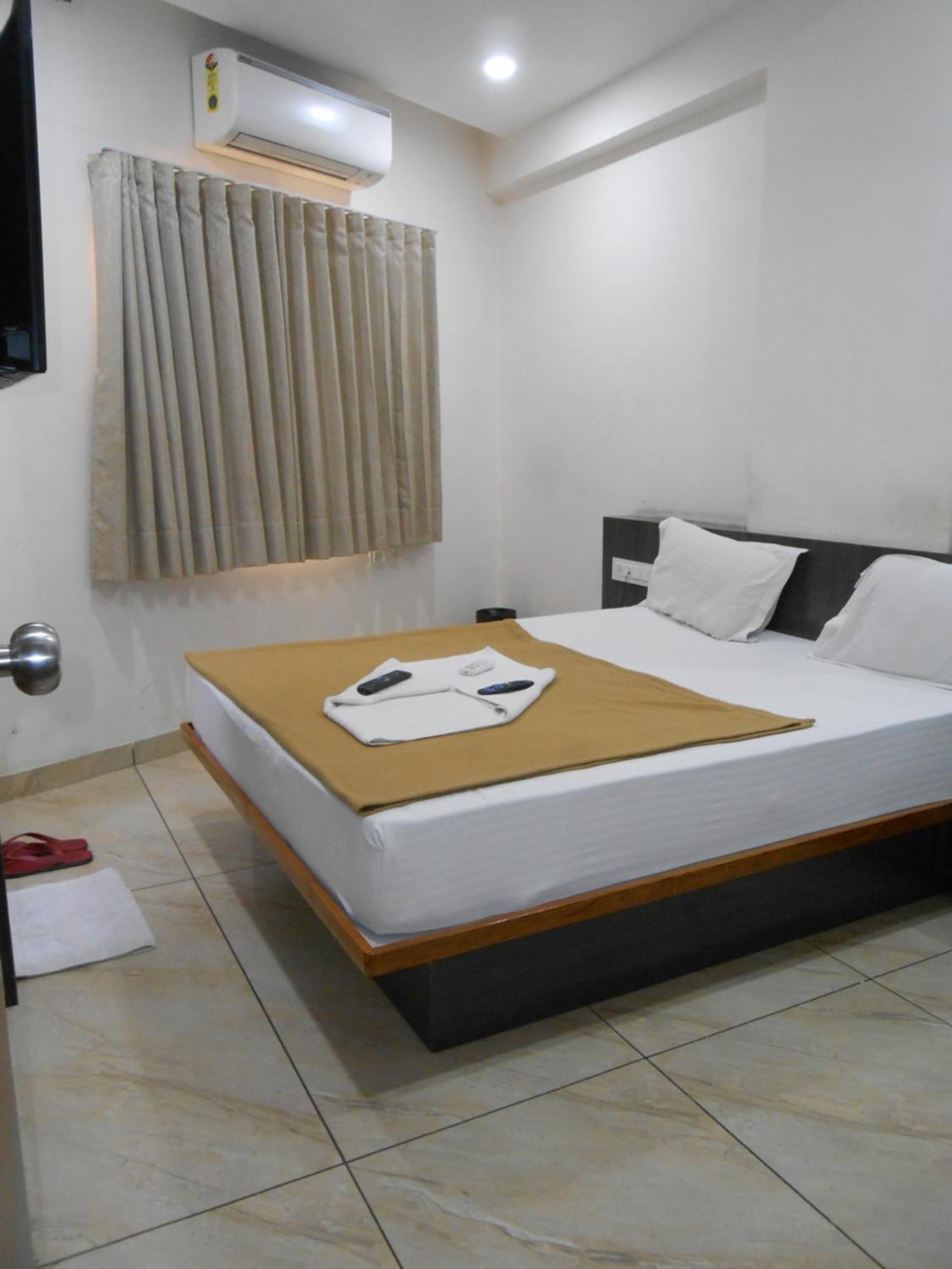 Hotel Crossview Palanpur 外观 照片