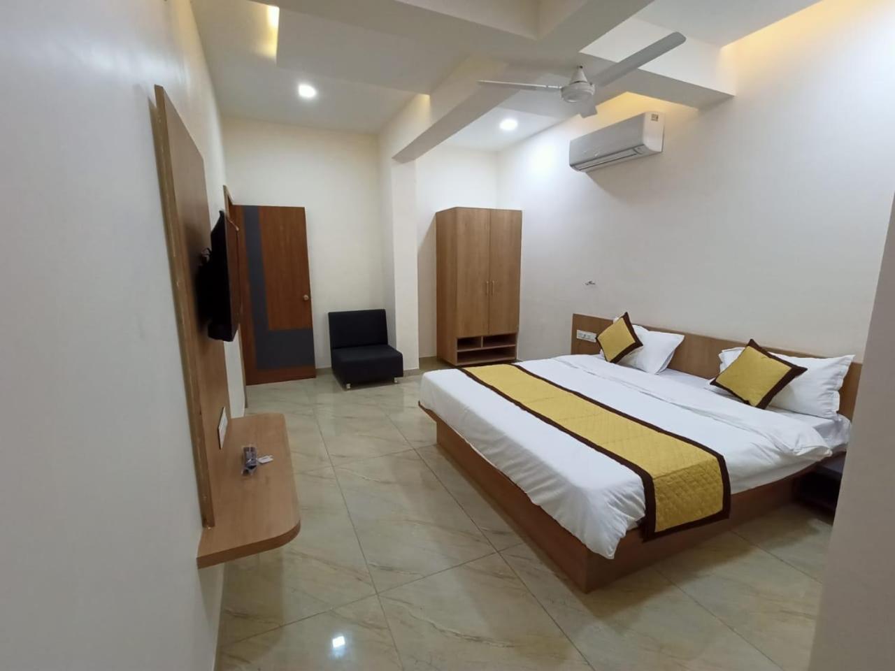 Hotel Crossview Palanpur 外观 照片