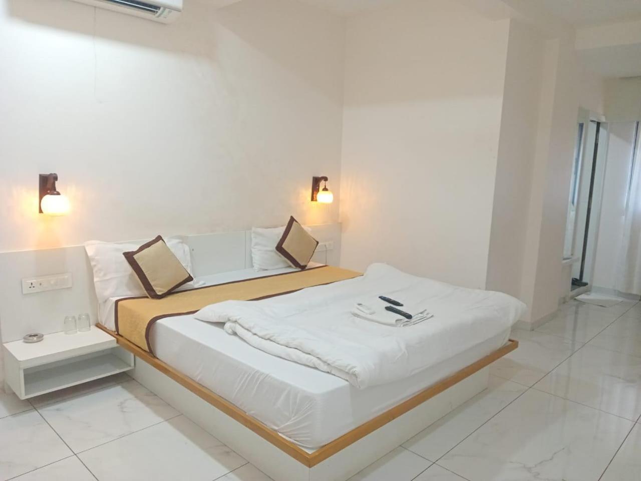 Hotel Crossview Palanpur 外观 照片