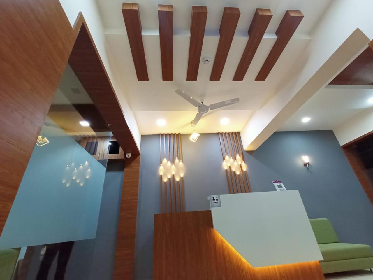 Hotel Crossview Palanpur 外观 照片