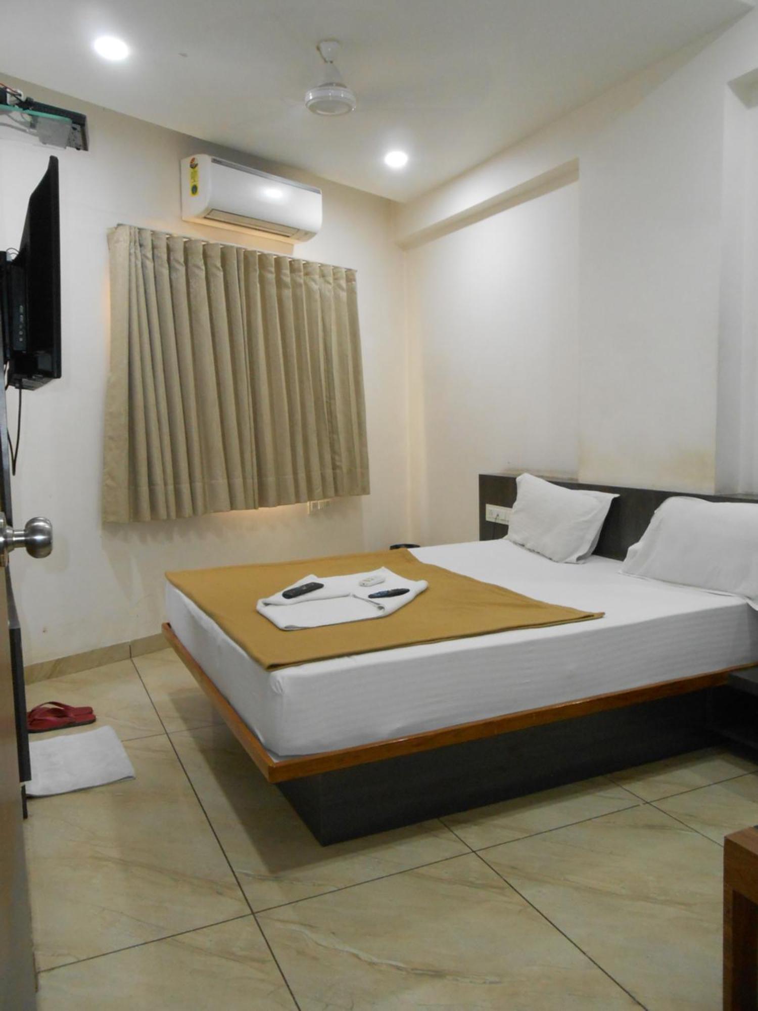 Hotel Crossview Palanpur 外观 照片