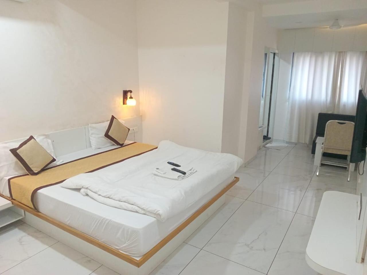 Hotel Crossview Palanpur 外观 照片