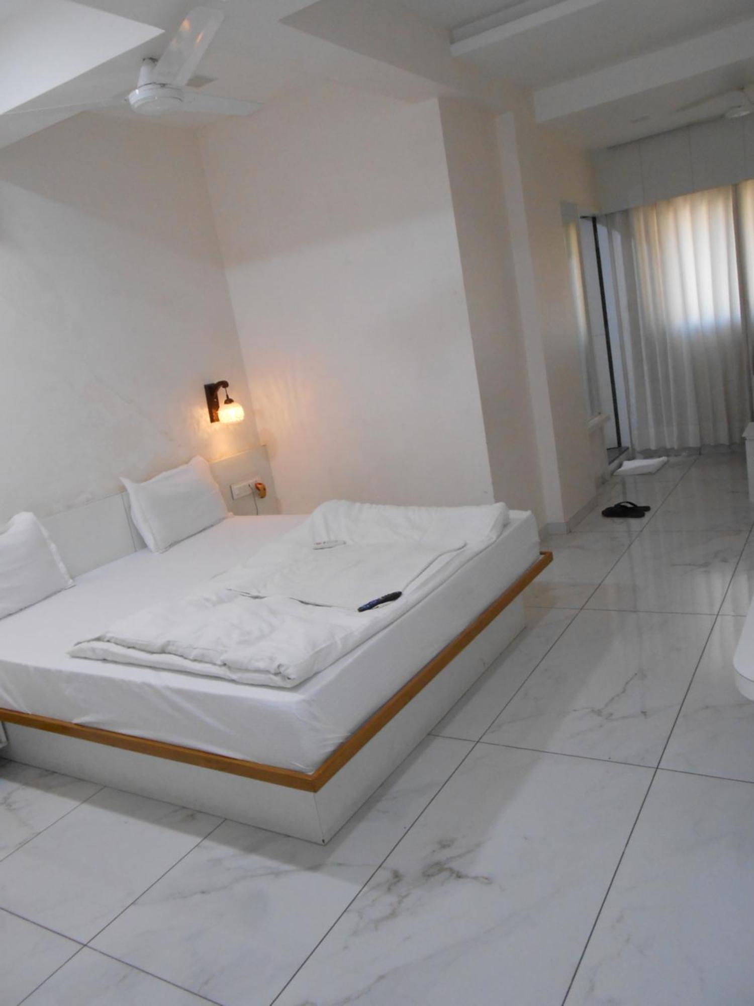 Hotel Crossview Palanpur 外观 照片