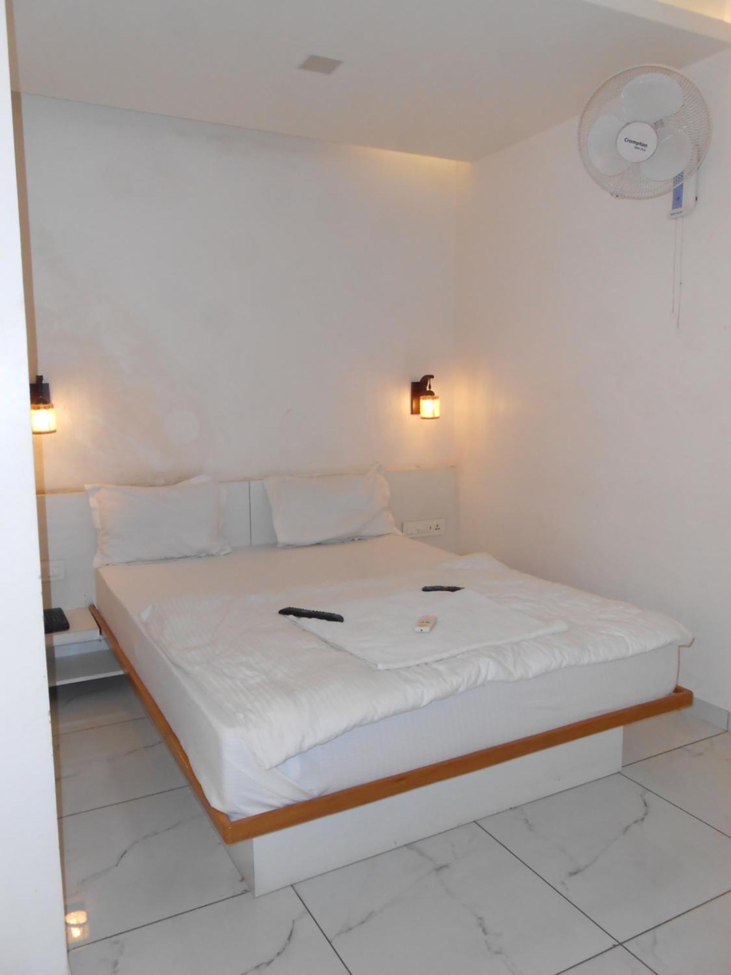 Hotel Crossview Palanpur 外观 照片